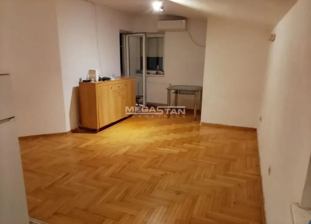Izdavanje, jednosoban stan, 43m², Petlovo Brdo, Beograd