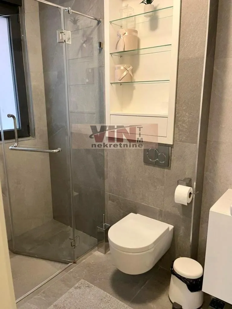 Prodaja, trosoban stan, 121m², Vračar, Šid