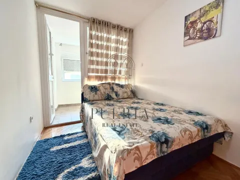 Rent, two bedroom apartment, 78m², Blok 5, Podgorica - image 12