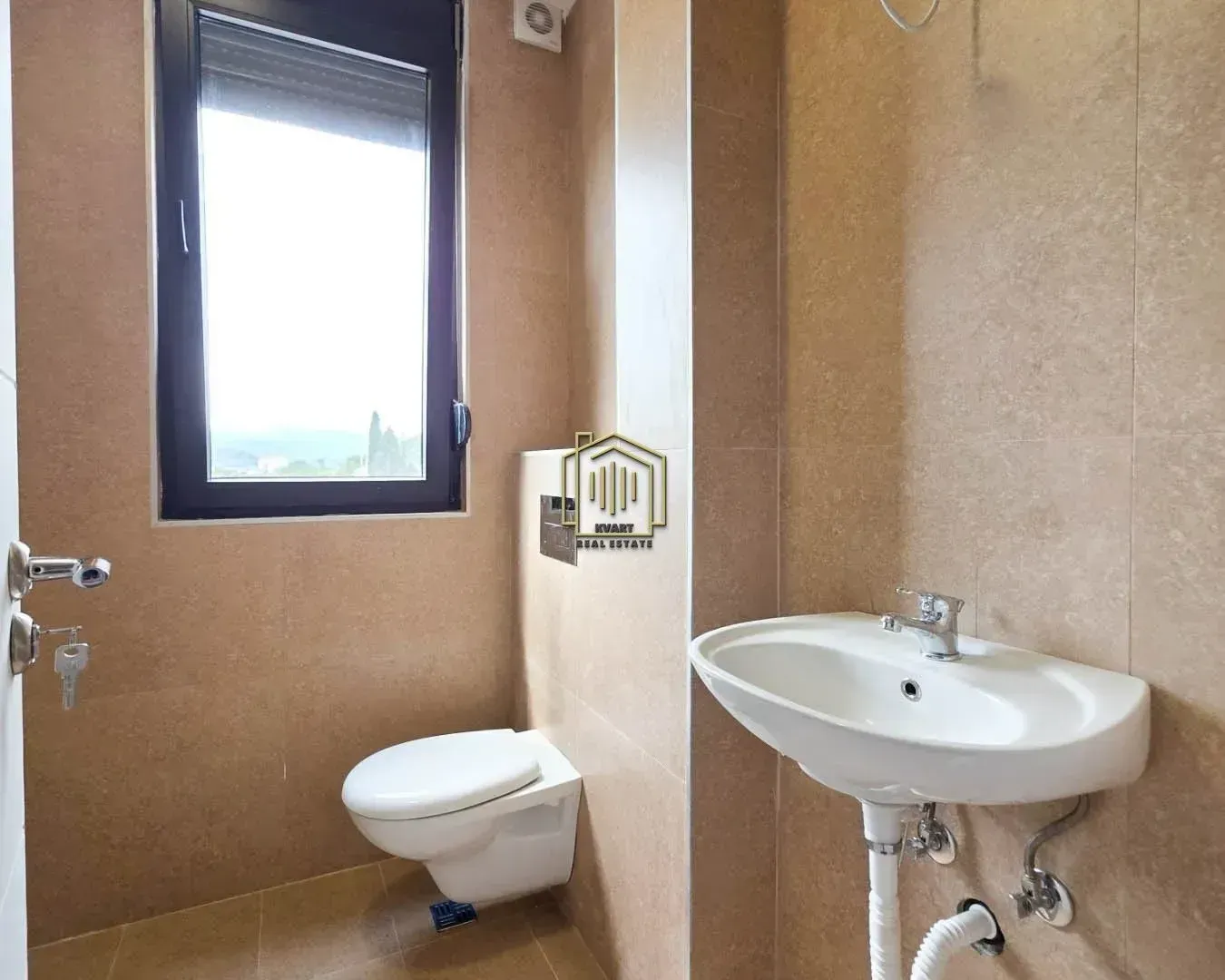 Izdavanje, dvosoban stan, 64m², Tološi, Podgorica