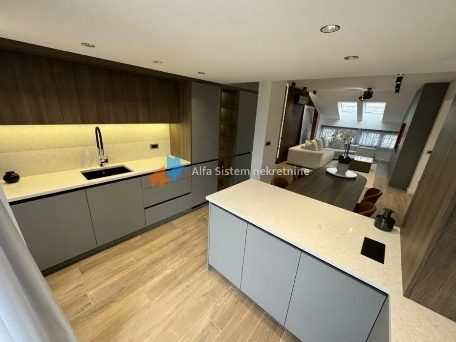 Izdavanje, trosoban stan, 100m², Savski Venac, Beograd