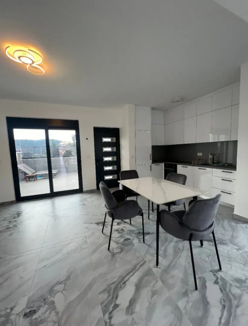 Izdavanje, dvosoban stan, 150m², Polje, Bar