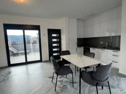 Izdavanje, dvosoban stan, 150m², Polje, Bar - image 3