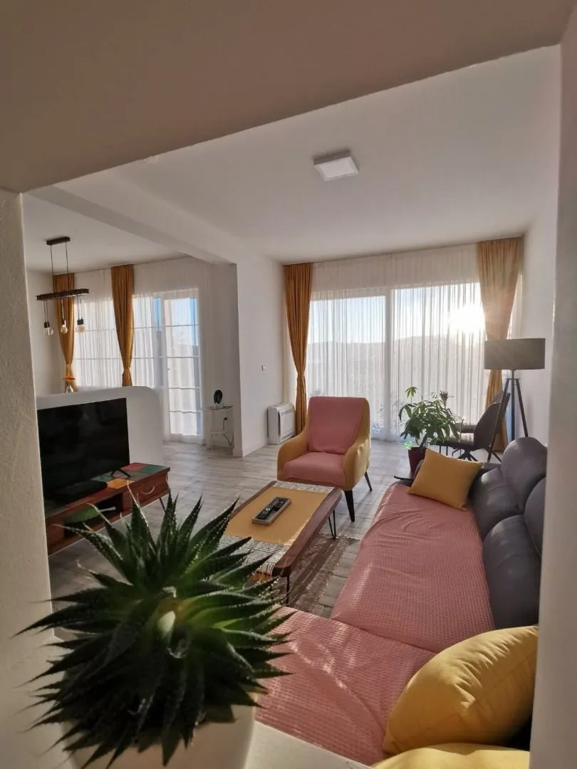 Izdavanje, kuća, 110m², Kava, Tivat