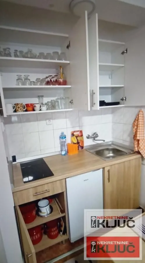 Izdavanje, garsonjera, 25m², Nova Detelinara, Novi Sad Sve Podlokacije