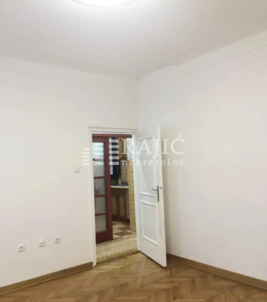 Rent, three bedroom apartment, 82m², Stari Grad, Beograd