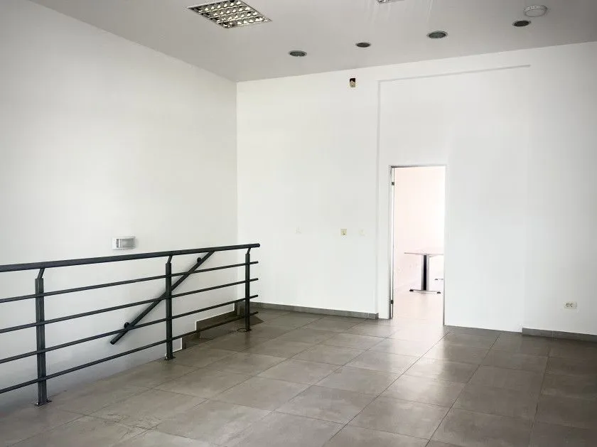Sale, office space, 100m², Tološka šuma, Podgorica