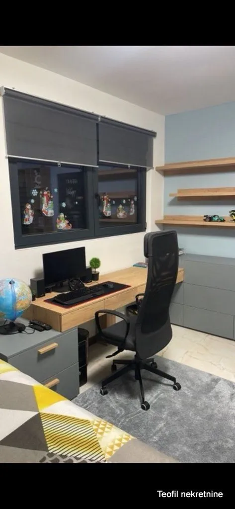 Sale, office space, 640m², Lazarevac, Beograd