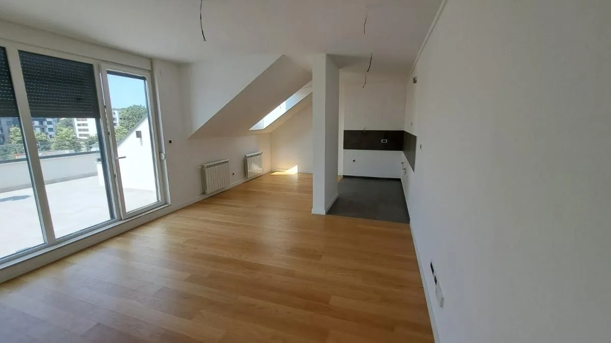 Prodaja, dvosoban stan, 90m², Petrovaradin, Novi Sad