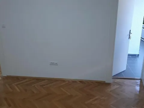 Izdavanje, trosoban stan, 105m², Centar, Novi Sad - image 4