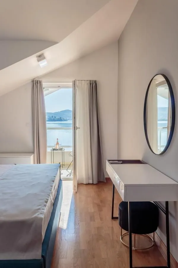 Rent, three bedroom apartment, 150m², Tivat, Crna Gora