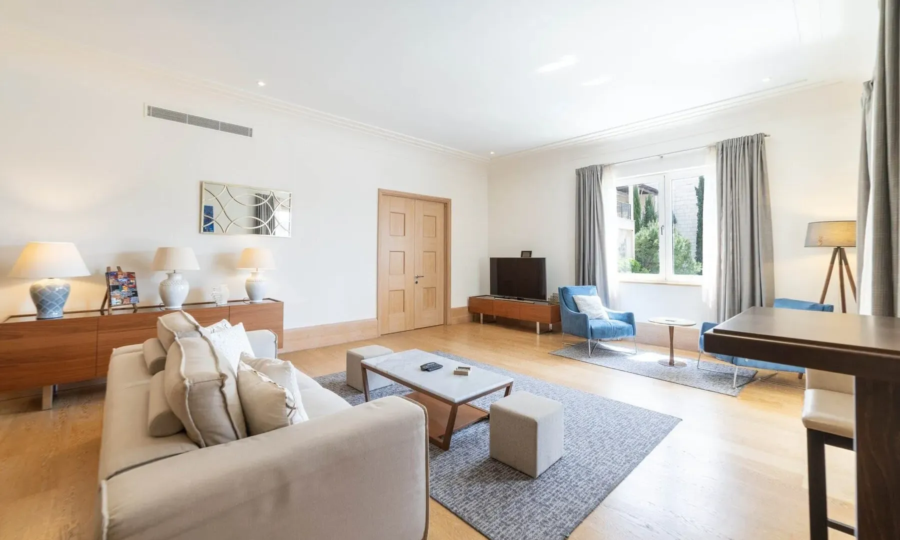 Izdavanje, dvosoban stan, 131m², Porto Montenegro, Tivat