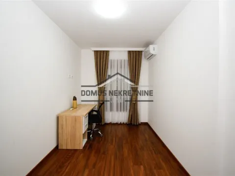 Izdavanje, dvosoban stan, 70m², Master Kvart, Podgorica - image 3