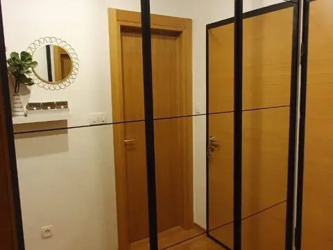 Izdavanje, dvosoban stan, 55m², Blok 9, Podgorica - image 12