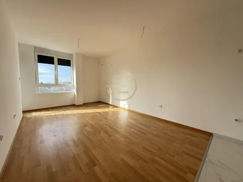Prodaja, trosoban stan, 62m², Bulevar patrijarha Pavla, Novi Sad Sve Podlokacije - image 1