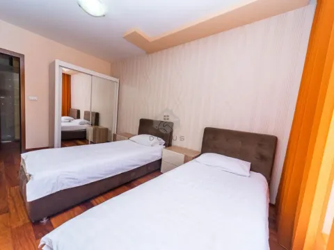 Izdavanje, dvosoban stan, 75m², Centar, Podgorica - image 9