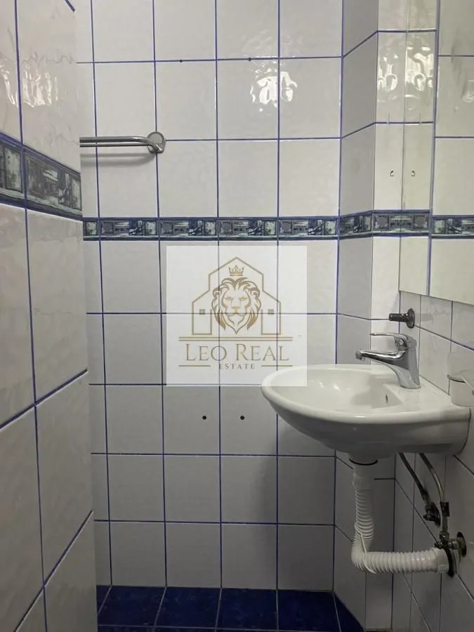 Izdavanje, kuća, 330m², Dobanovci, Surčin