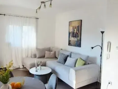 Izdavanje, jednosoban stan, 44m², Kalimanj, Tivat - image 4