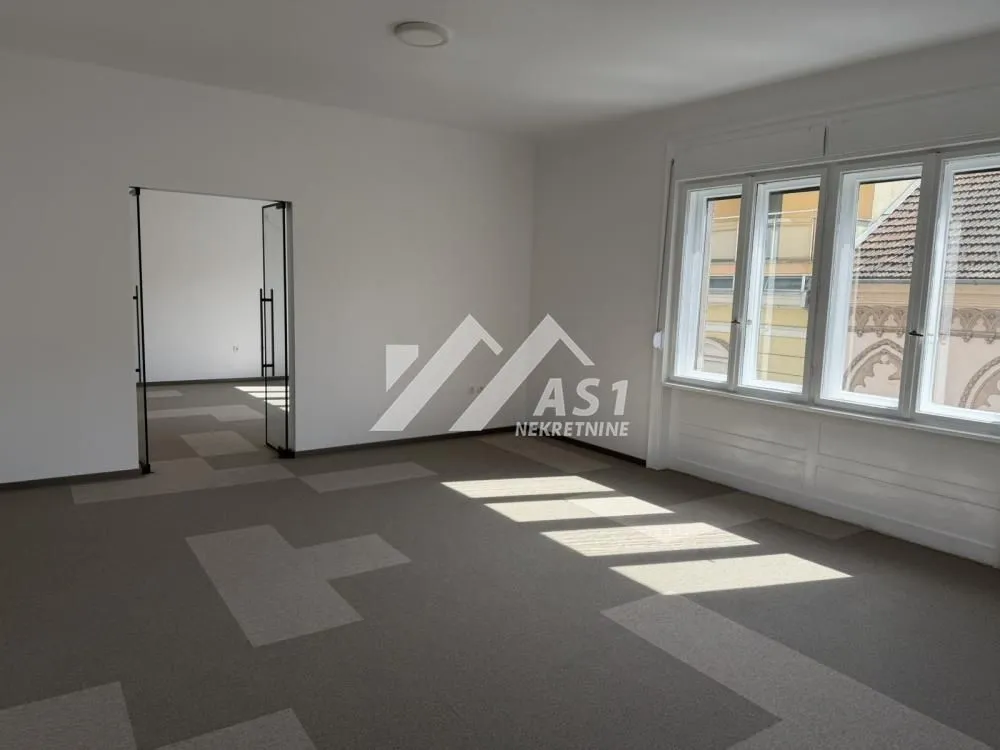 Izdavanje, četvorosoban stan, 120m², Novi Sad Sve Podlokacije, Novi Sad