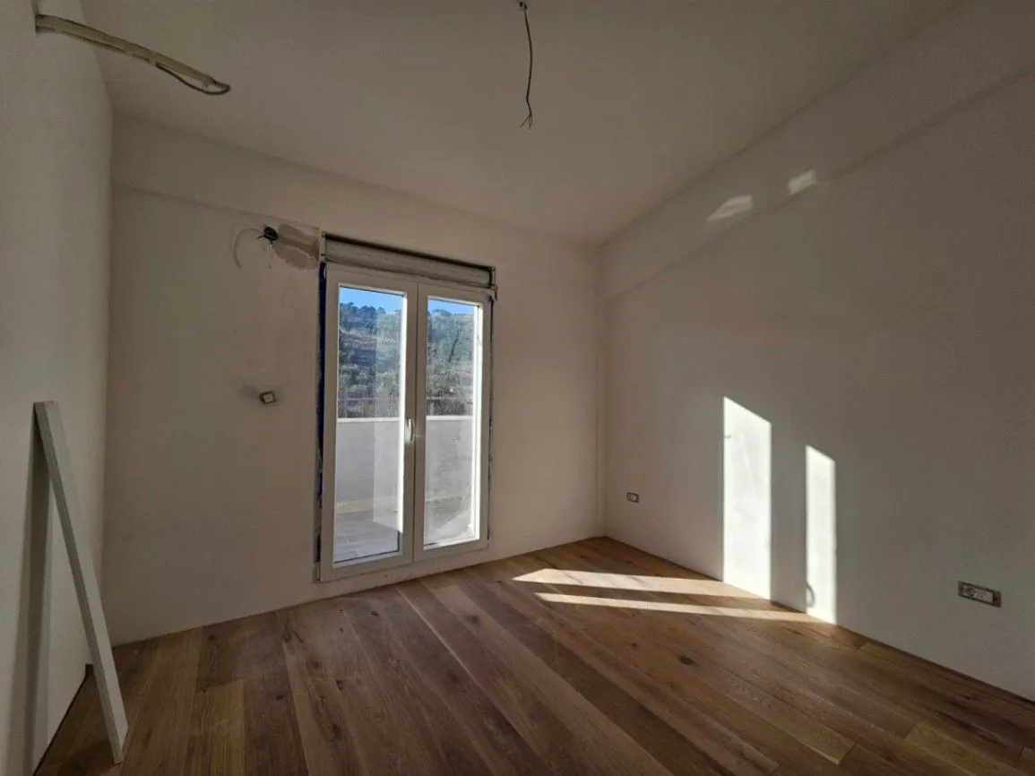 Prodaja, četvorosoban stan, 143m², Momišići, Podgorica
