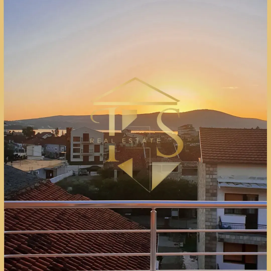 Izdavanje, trosoban stan, 150m², Kalimanj, Tivat