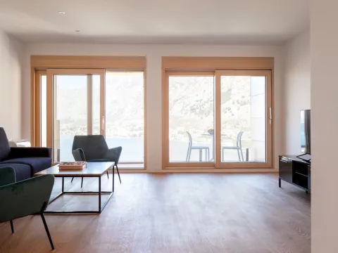 Sale, five bedroom apartment, 253m², Kotor, Crna Gora - image 2
