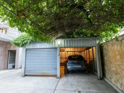 Izdavanje, trosoban stan, 145m², Momišići, Podgorica - image 25