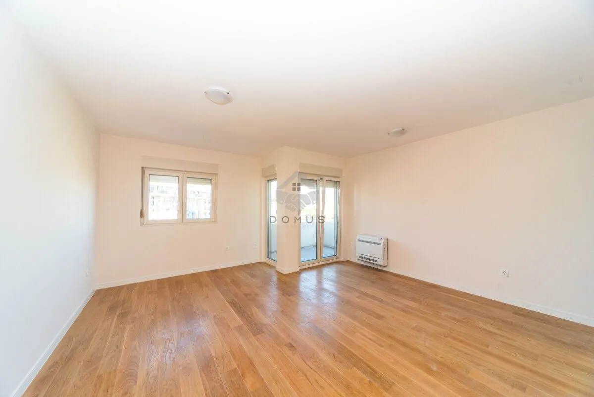 Izdavanje, dvosoban stan, 70m², Central Point, Podgorica