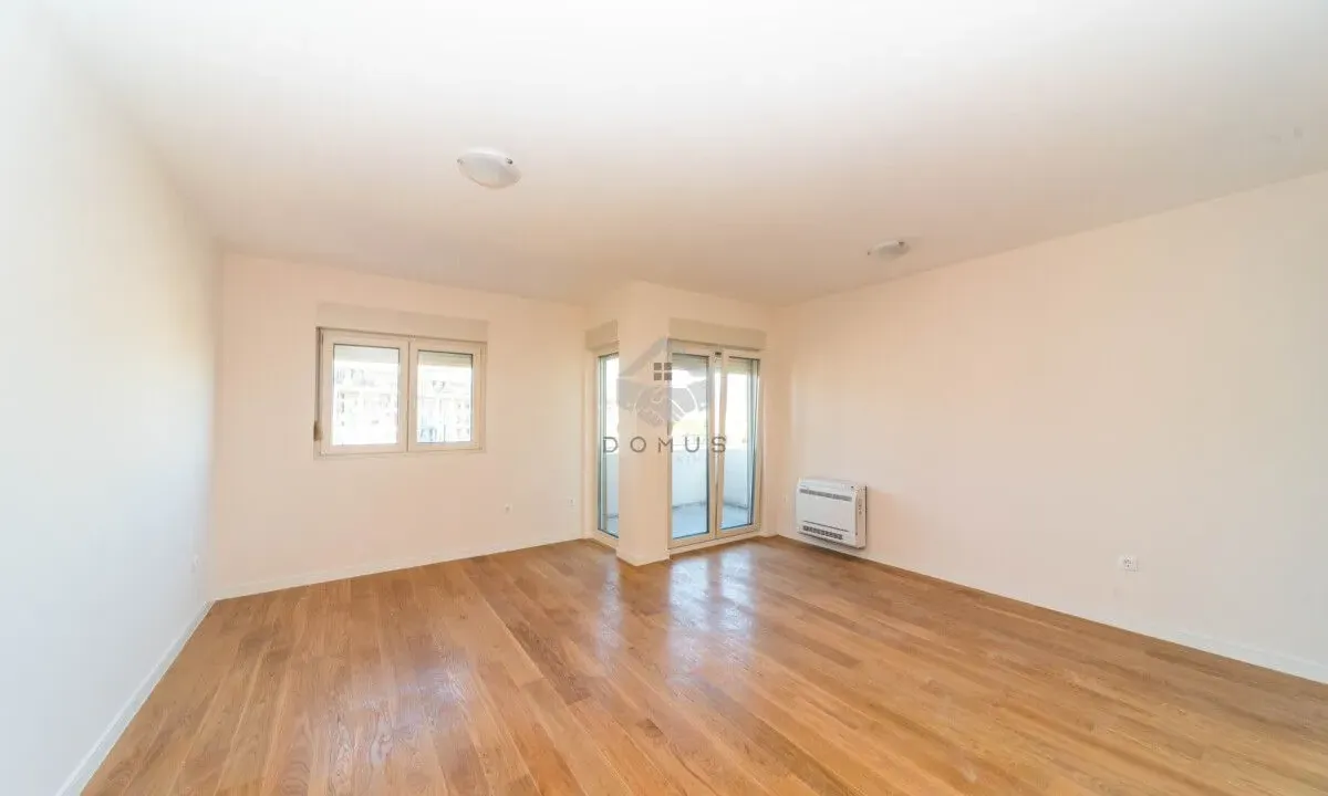 Izdavanje, dvosoban stan, 70m², Central Point, Podgorica