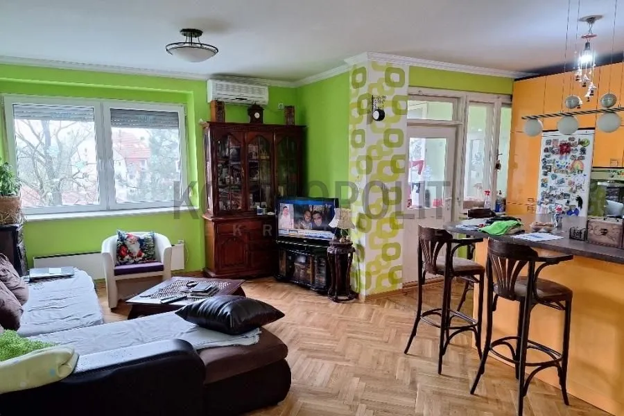 Prodaja, trosoban stan, 83m², Centar, Pančevo