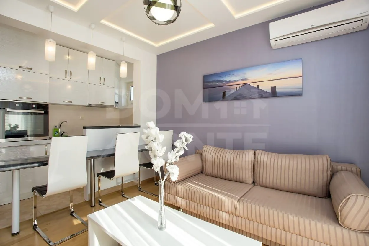 Rent, one bedroom apartment, 45m², Dobrota, Kotor