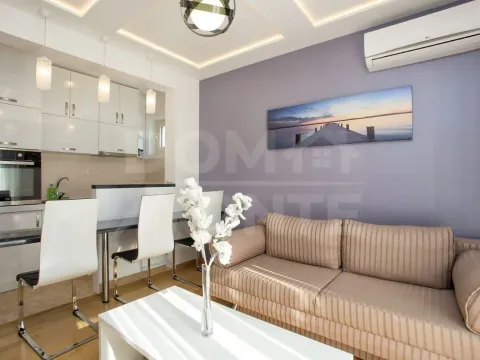 Rent, one bedroom apartment, 45m², Dobrota, Kotor - image 4