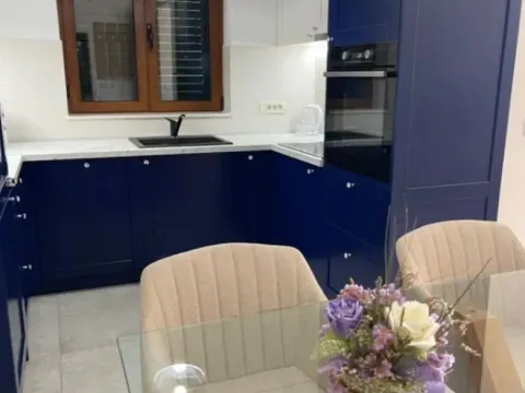 Izdavanje, dvosoban stan, 75m², Đenovići, Herceg Novi - image 9