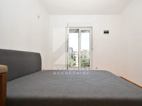 Izdavanje, trosoban stan, 100m², Blok 6, Podgorica - image 10