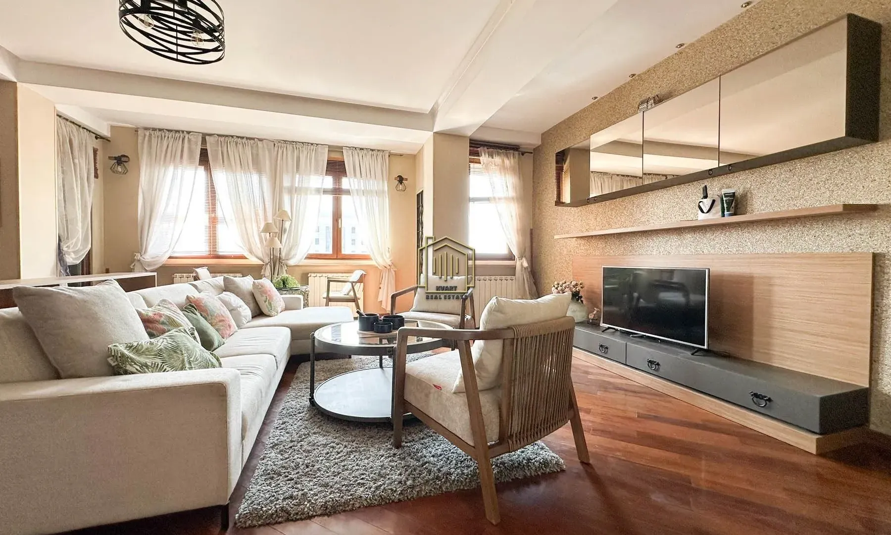 Izdavanje, dvosoban stan, 90m², Stari Aerodrom, Podgorica