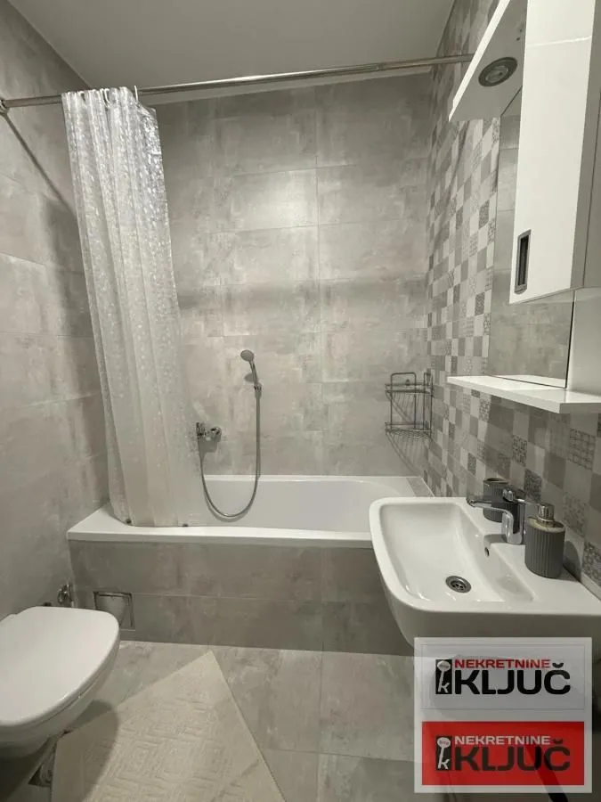 Izdavanje, jednosoban stan, 37m², Bulevar Evrope, Novi Sad Sve Podlokacije