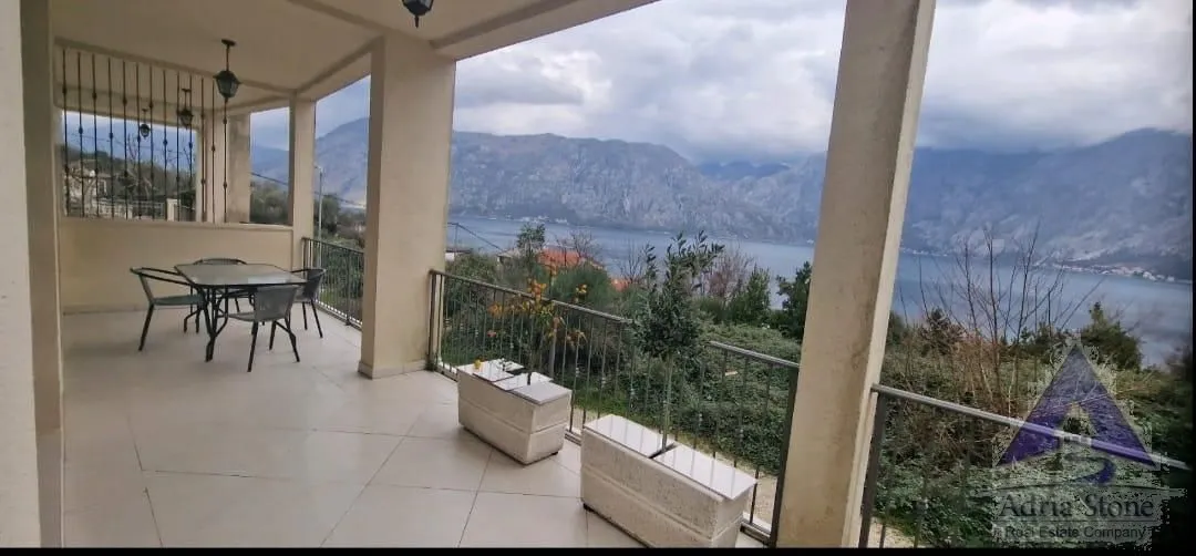 Prodaja, dvosoban stan, 82m², Prčanj, Kotor
