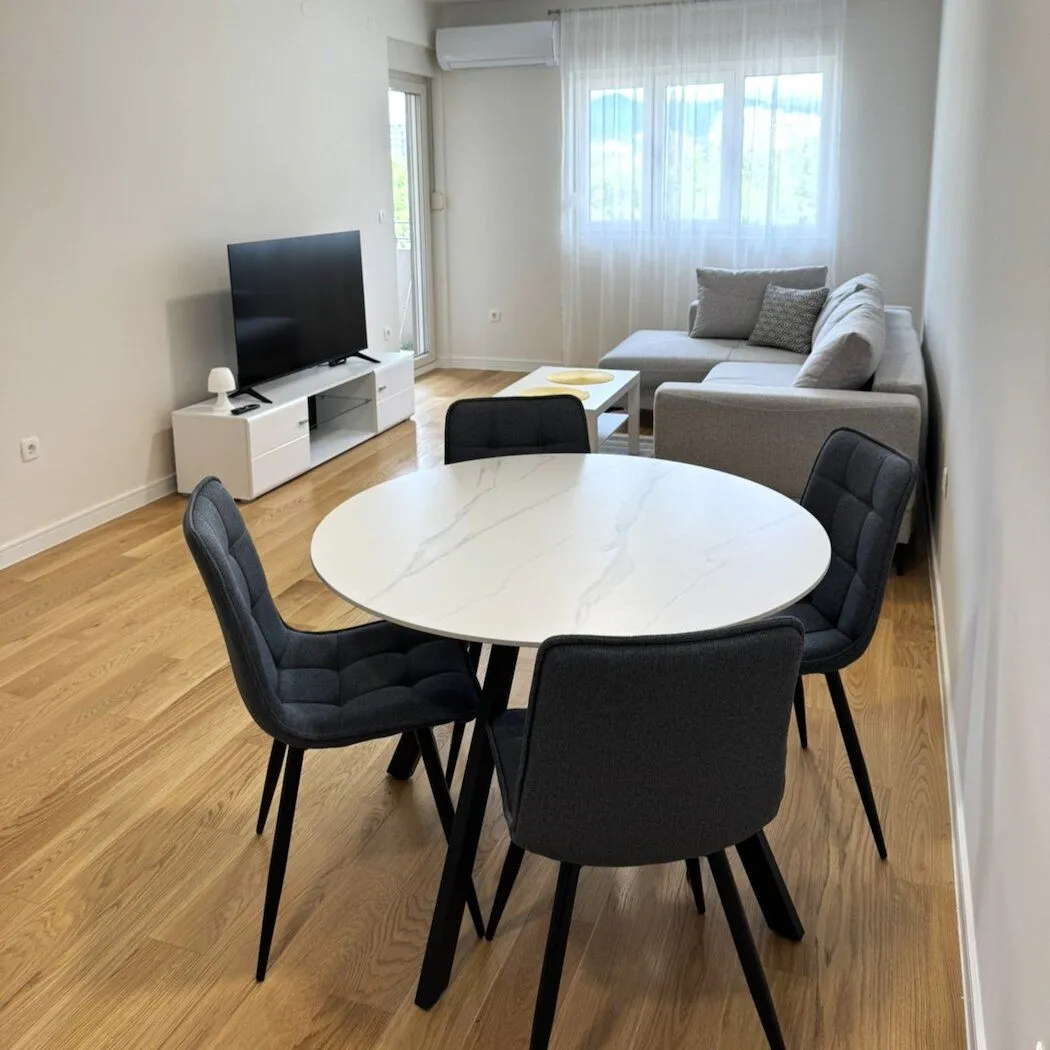 Izdavanje, stan, 49m², Central Point, Podgorica