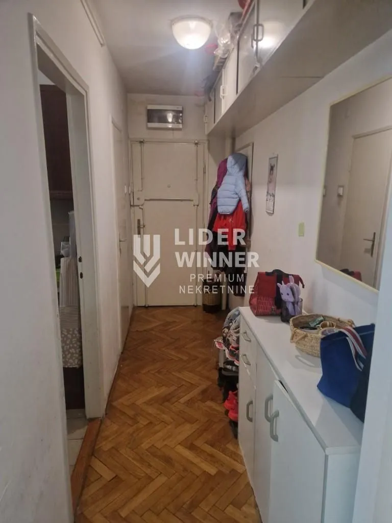Prodaja, trosoban stan, 77m², Čubura, Beograd