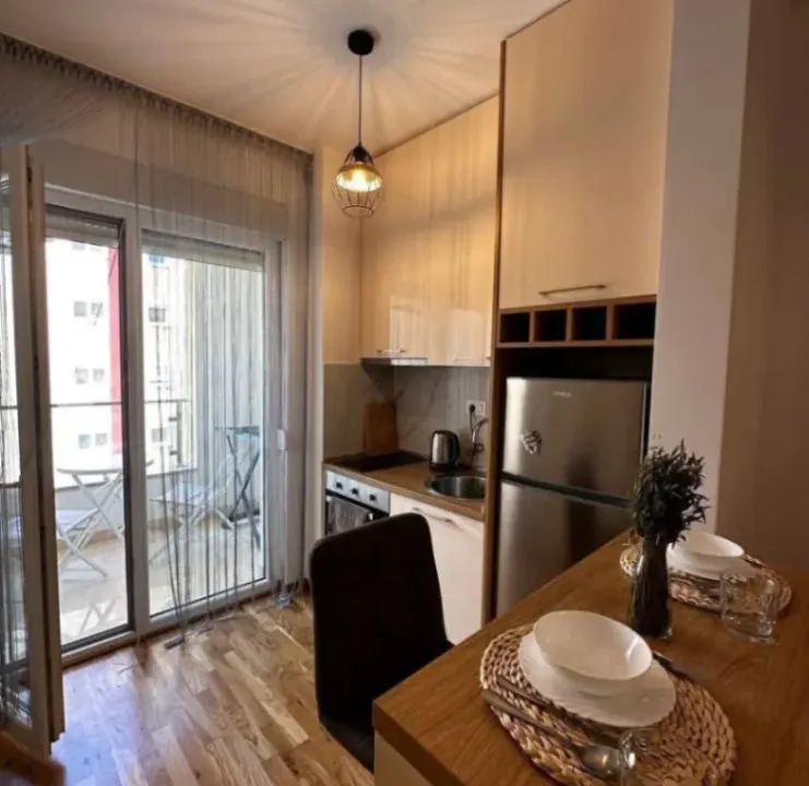 Izdavanje, jednosoban stan, 37m², Bečići, Budva