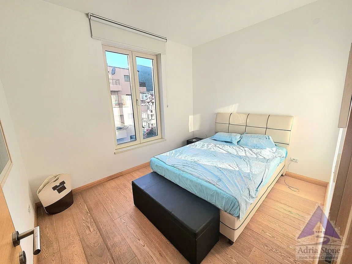 Rent, one bedroom apartment, 49m², Centar, Budva