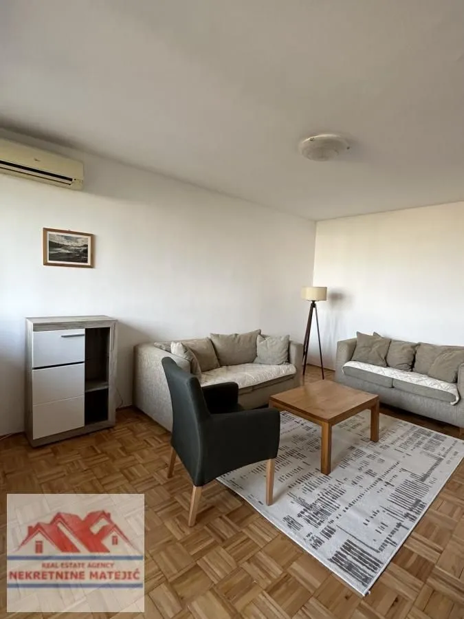 Prodaja, dvosoban stan, 60m², Centar, Kragujevac