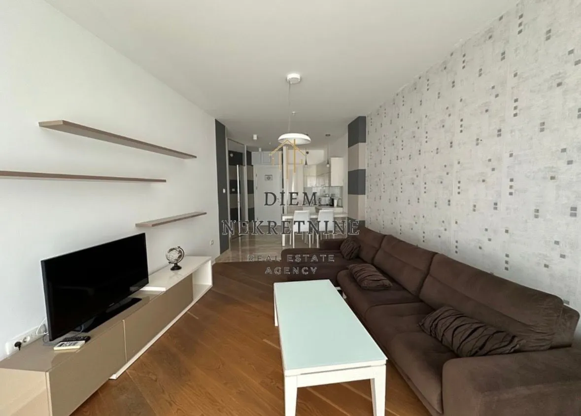 Rent, one bedroom apartment, 64m², Centar, Budva