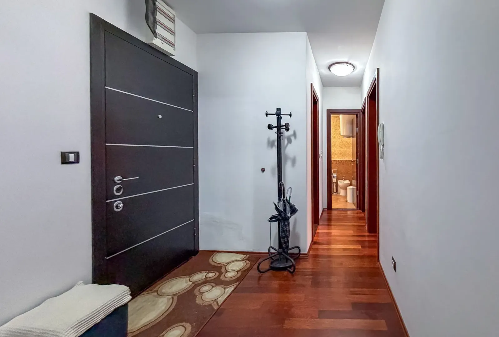 Prodaja, trosoban stan, 85m², Dobrota, Kotor