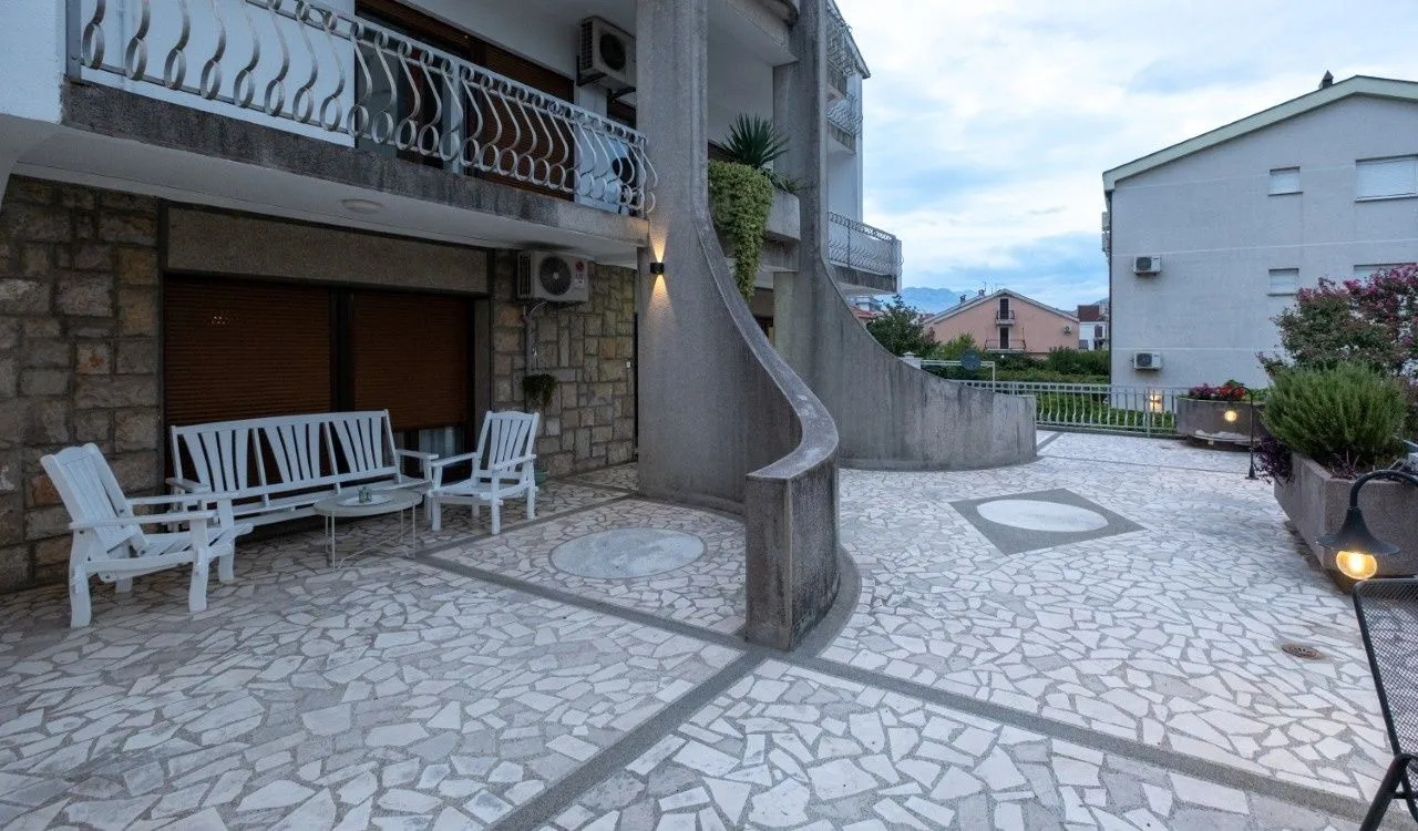 Izdavanje, trosoban stan, 145m², Momišići, Podgorica