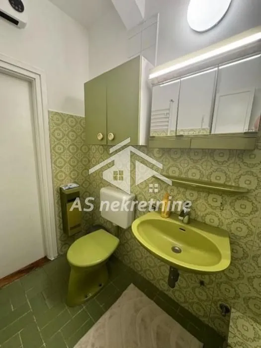 Izdavanje, četvorosoban stan, 79m², Autokomanda, Voždovac Sve Podlokacije