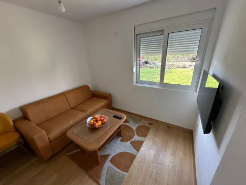 Izdavanje, stan, 34m², Tološka šuma, Podgorica