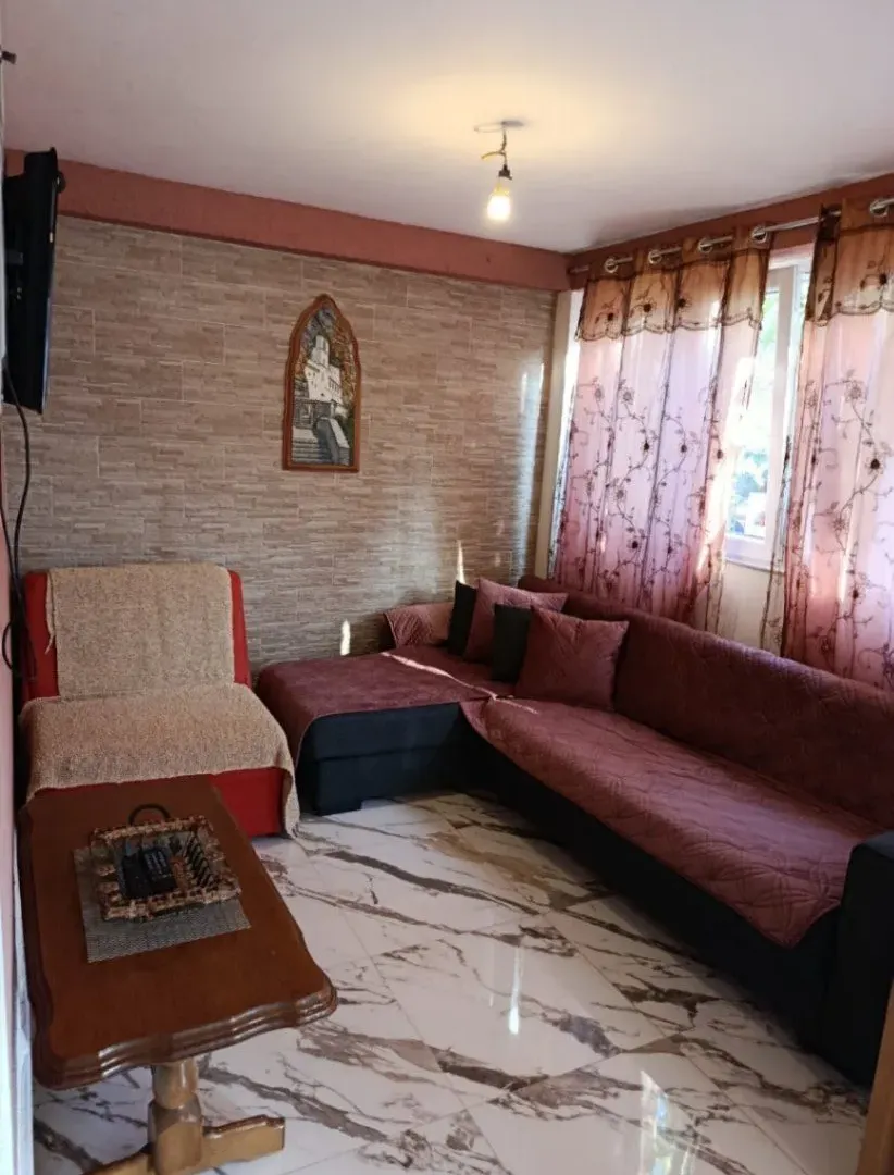 Izdavanje, jednosoban stan, 50m², Mrčevac, Tivat