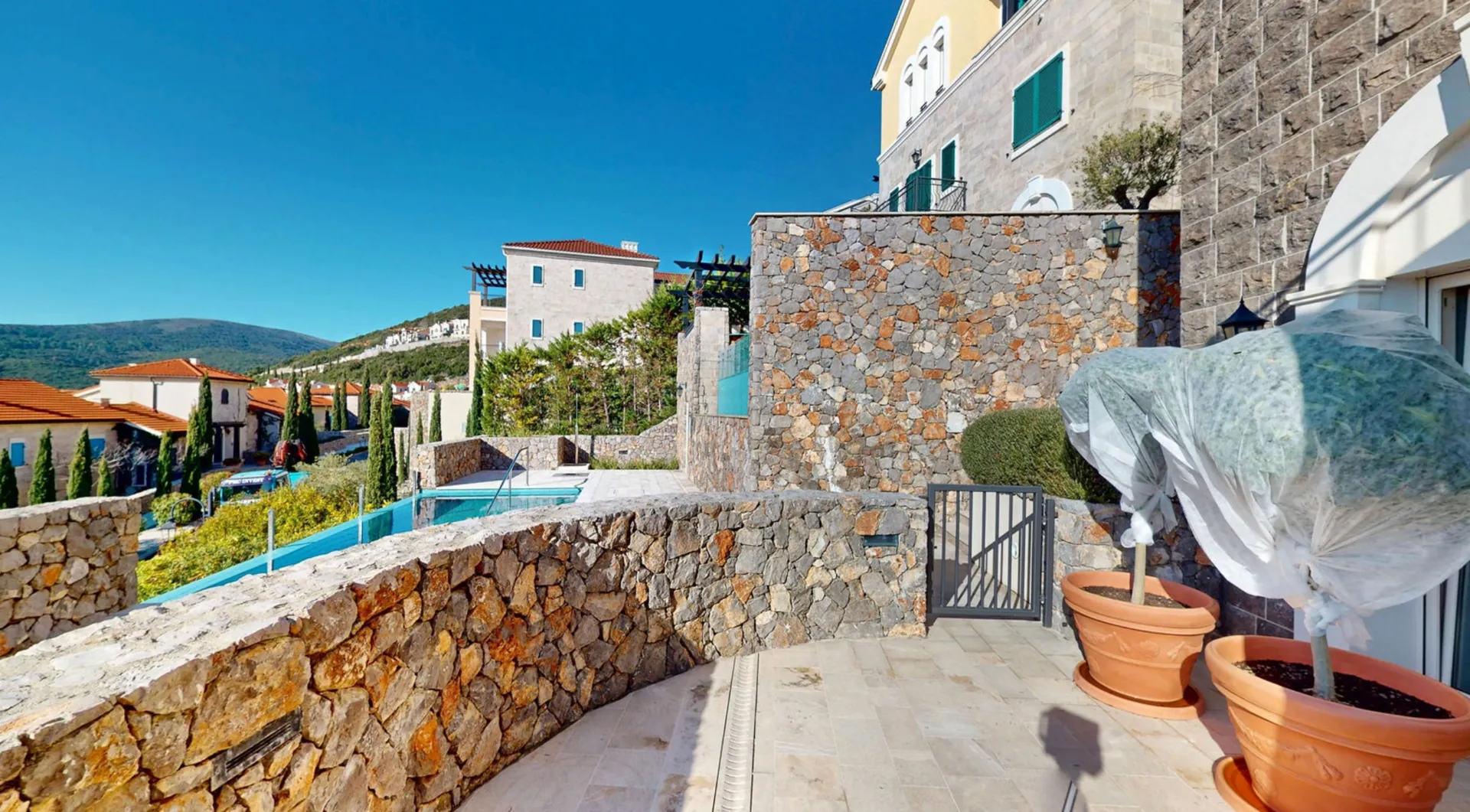 Prodaja, jednosoban stan, 69m², Luštica Bay, Tivat