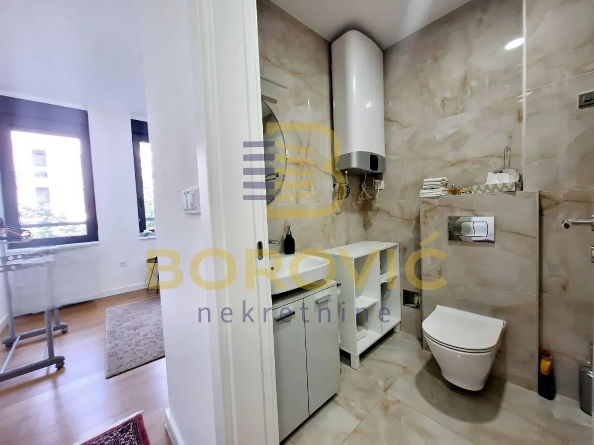 Prodaja, četvorosoban stan, 106m², Zemun Sve Podlokacije, Beograd